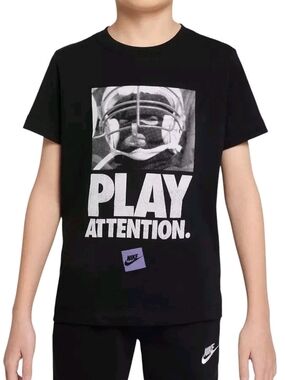 Nike Youth Black 'PLAY ATTENTION' Graphic Tee Size Medium